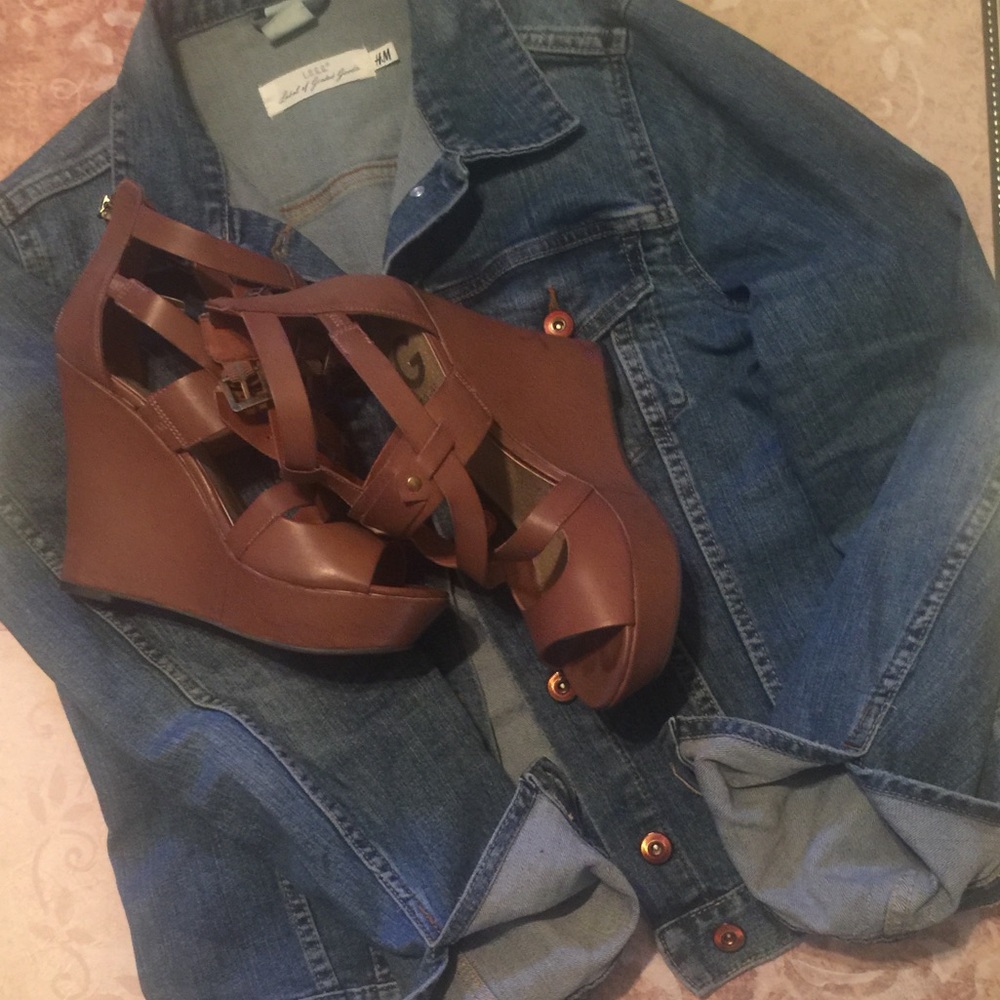 **SOLD**!Brown Guess Platform Wedges 7.5